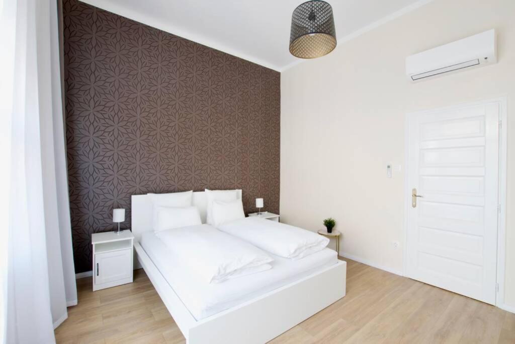 Premium Apartment By Hi5 - Astoria 4 Bedroom Budapest Exterior foto