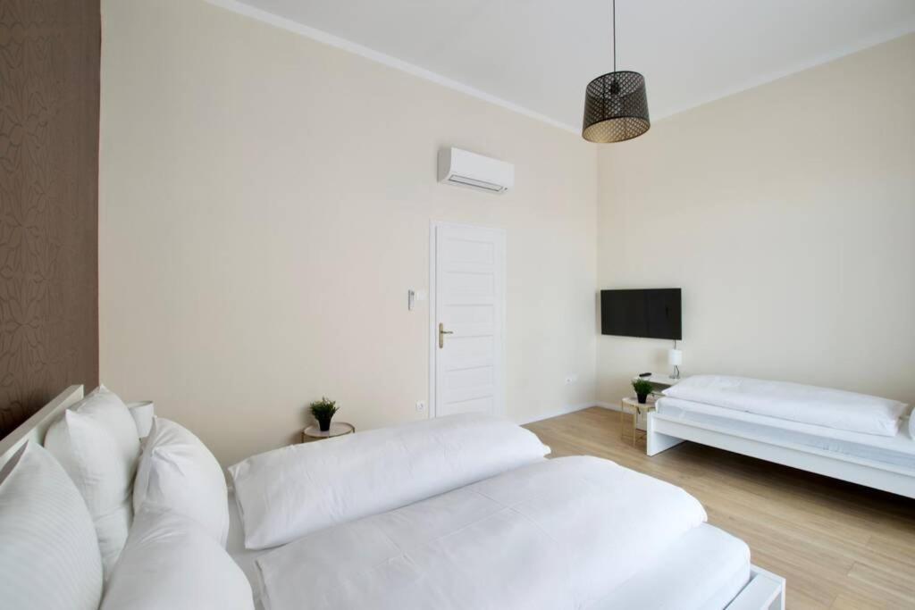 Premium Apartment By Hi5 - Astoria 4 Bedroom Budapest Exterior foto