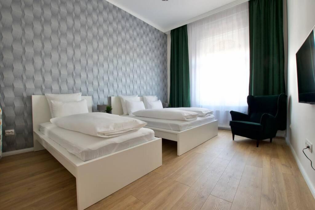 Premium Apartment By Hi5 - Astoria 4 Bedroom Budapest Exterior foto